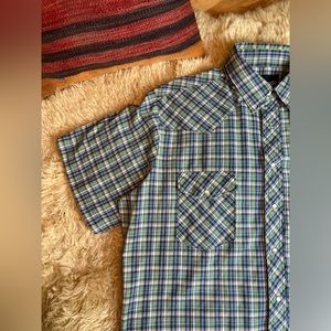 Vintage Wrangler pearl snap short sleeve button down.